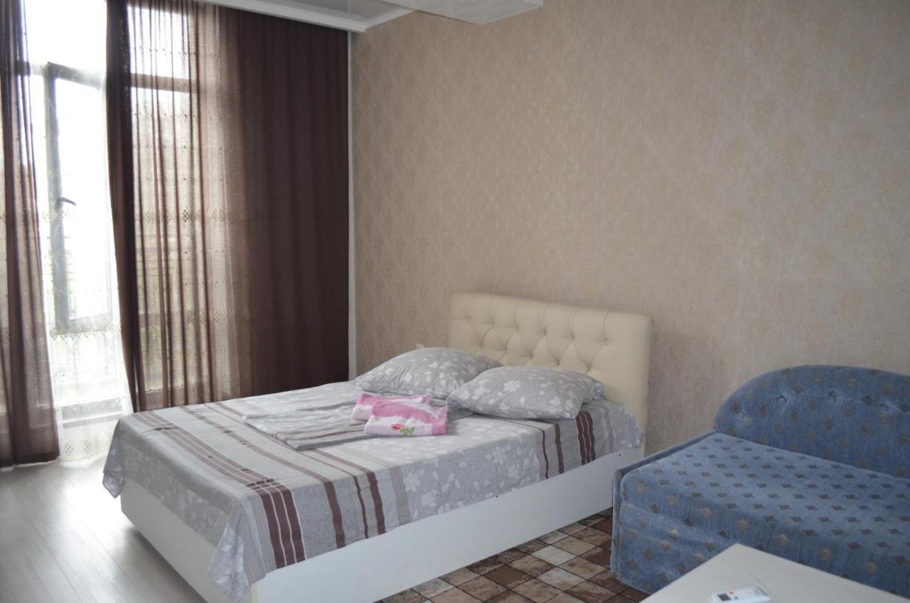 1 Room Apartment On Togolok Moldo Street บิชเคก ภายนอก รูปภาพ